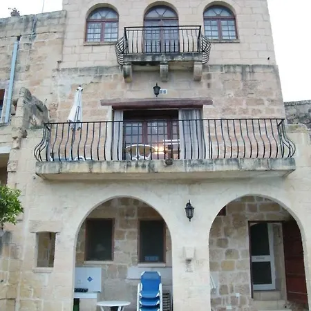 Ta' Lonza Farmhouse 펜션 Kerċem