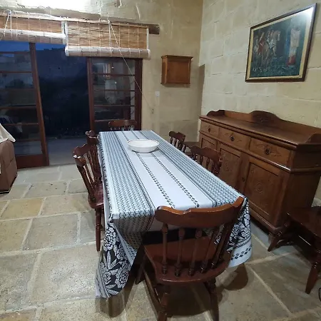 Ta' Lonza Farmhouse *