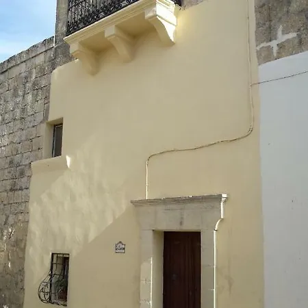 Ta' Lonza Farmhouse