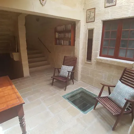 Ta' Lonza Farmhouse Kerċem